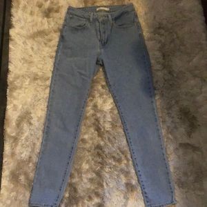High waisted woman Levi jeans